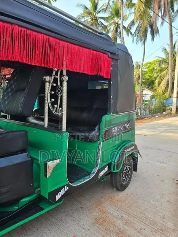 Bajaj RE 2015
