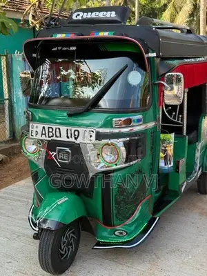 Bajaj RE 2015