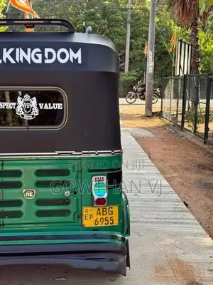 Bajaj RE 2015