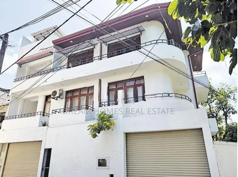 3-Story House with Rooftop – 6 Perches Nawala