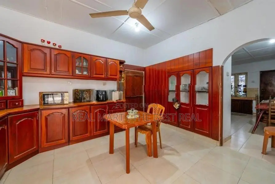 NUGEGODA : 6-BR (21.25P) 3-STORIED MODERN HOUSE FOR SALE IN KOHUWALA