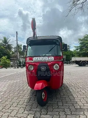 Bajaj RE 2018