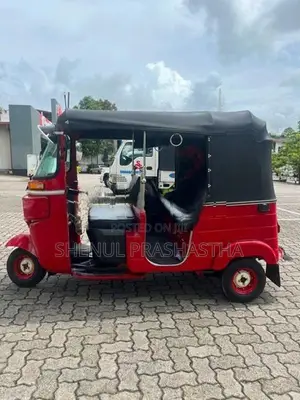 Bajaj RE 2018