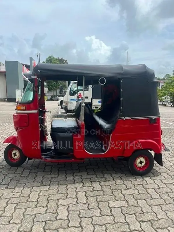 Bajaj RE 2018