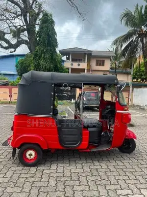 Bajaj RE 2018