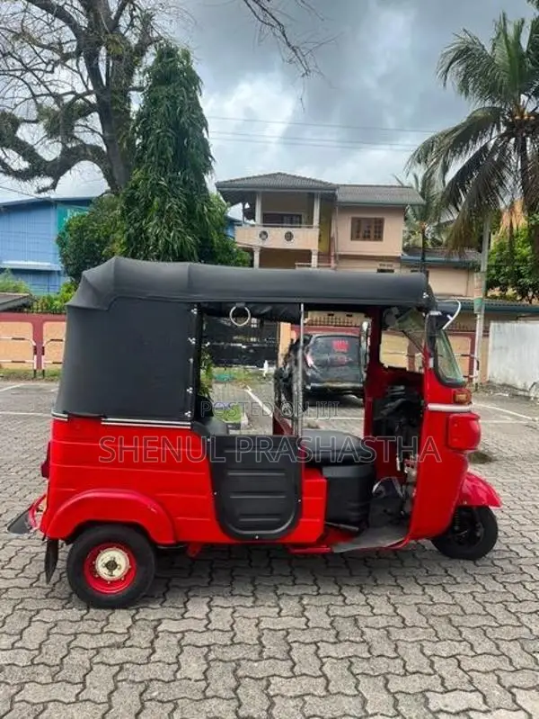 Bajaj RE 2018