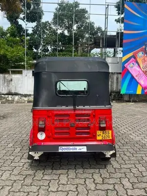 Bajaj RE 2018