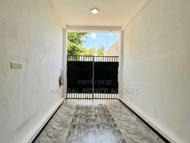 Brand New House with Slab for Sale in Wellampitiya
