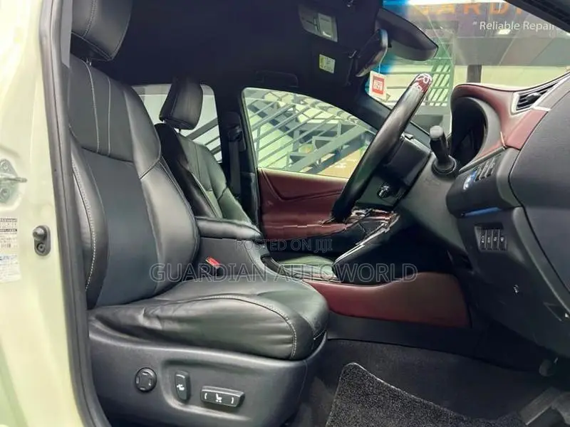 Toyota Harrier 2014
