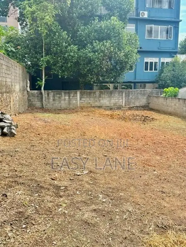 මාලඹේ නගර මද්‍යයෙන්ම පර්චස් 10ක් හරි හතරැස් වටිනා ඉඩමක් විකිණීමට