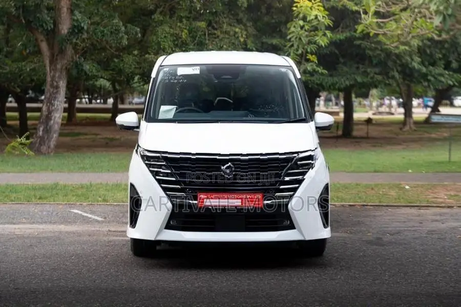 Nissan Serena e-POWER Highway star 2025