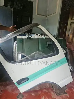 Mitsubishi Canter FE71 Door