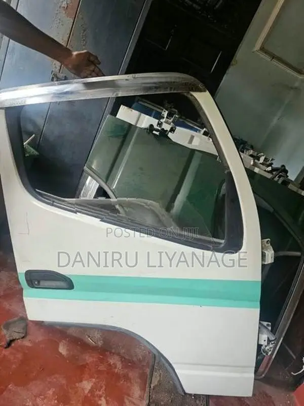 Mitsubishi Canter FE71 Door