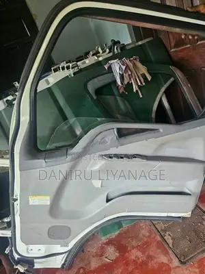 Mitsubishi Canter FE71 Door