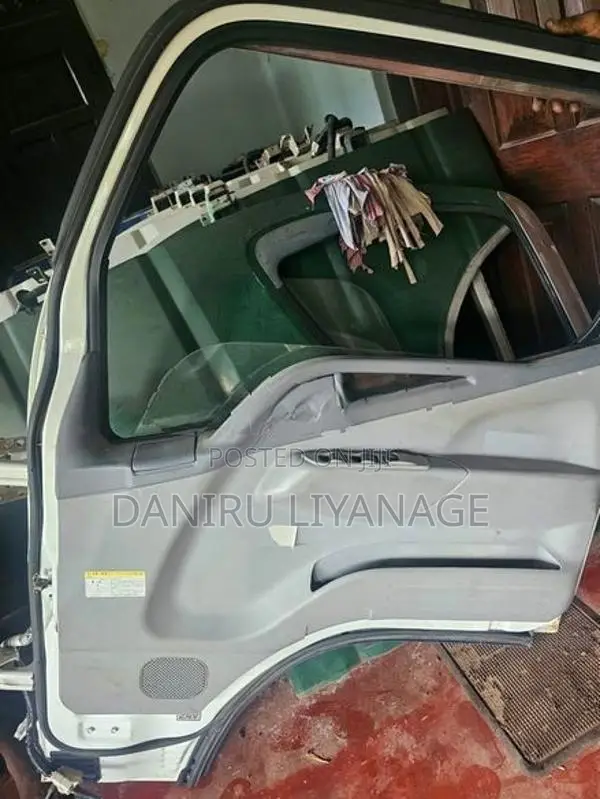 Mitsubishi Canter FE71 Door