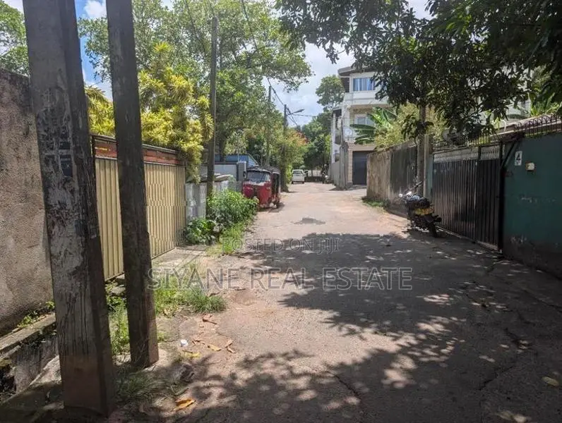 Land for Sale with A Colonial Style Single Storey House in Dehiwela
