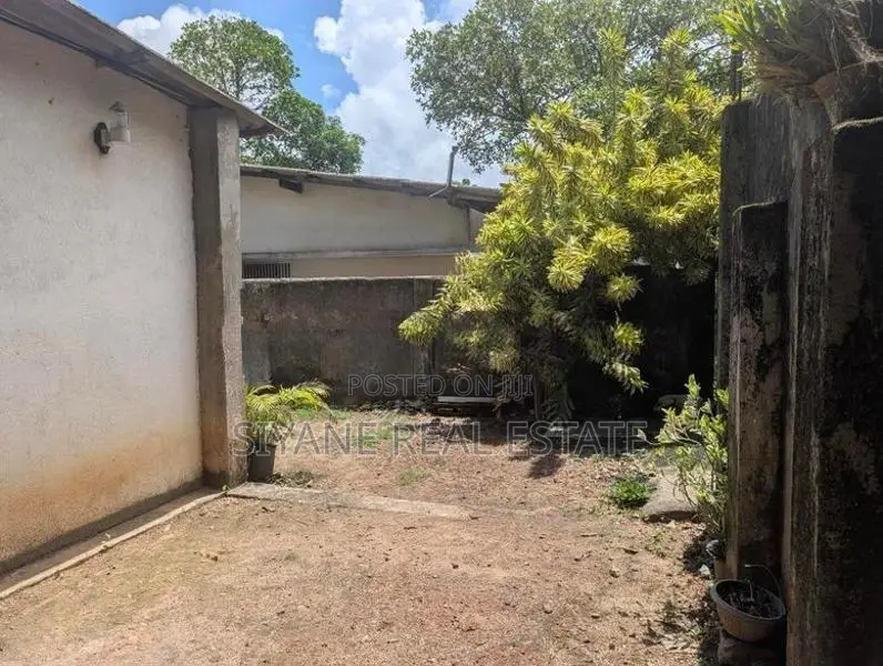 Land for Sale with A Colonial Style Single Storey House in Dehiwela