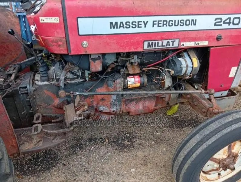 Massey-Ferguson 240 2007 Tractor (Used)