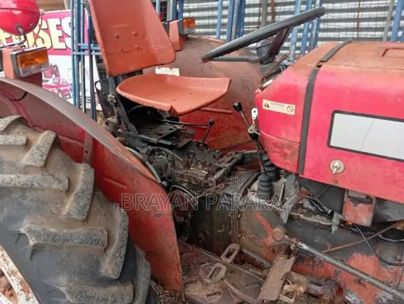 Massey-Ferguson 240 2007 Tractor (Used)