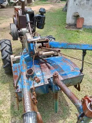 Massey-Ferguson Seefan GN12 2002 Tractor (Used)