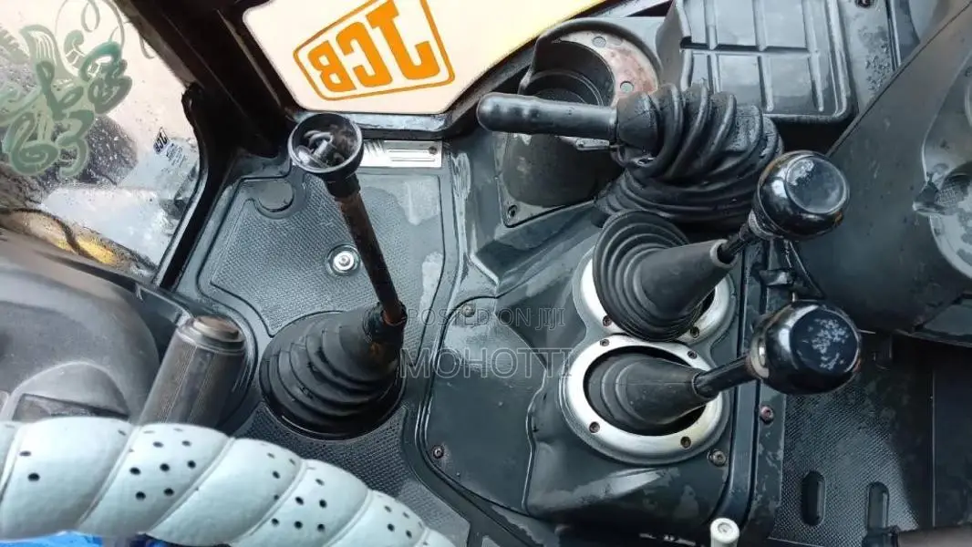 JCB 3cx 2005 Heavy-Duty (Used)