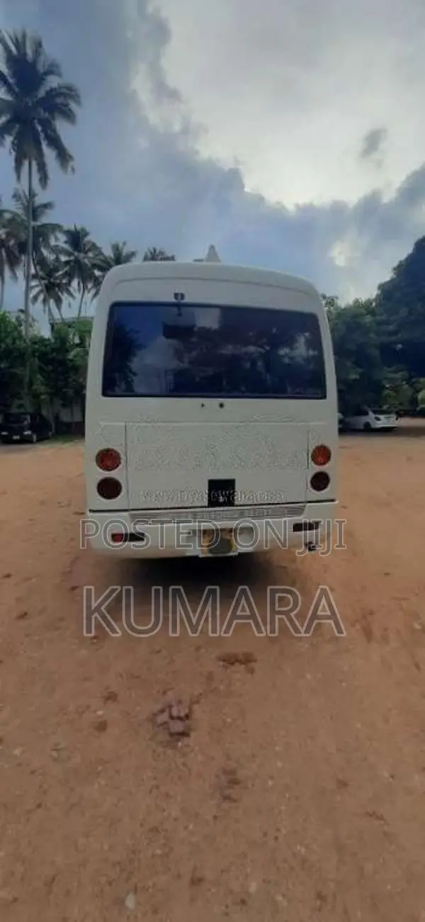 Mitsubishi Bola Rosa 2005 Bus (Used)