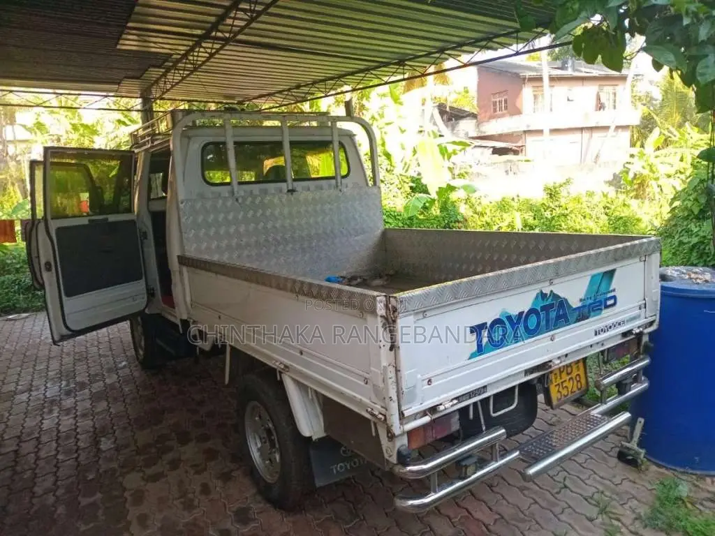 Toyota CrewCab 2000 Crew Cab (Used)