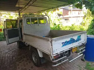 Toyota CrewCab 2000 Crew Cab (Used)