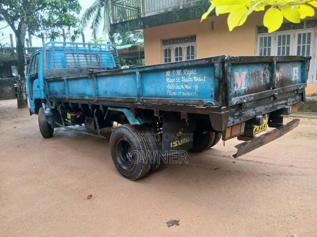 Isuzu NPR 1991 Lorry (Used)