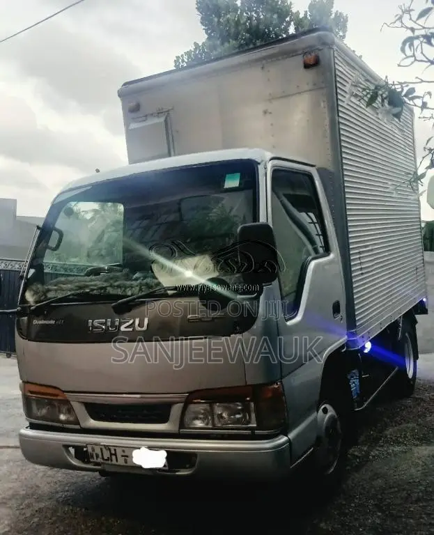 Isuzu NKR 2003 Lorry (Used)