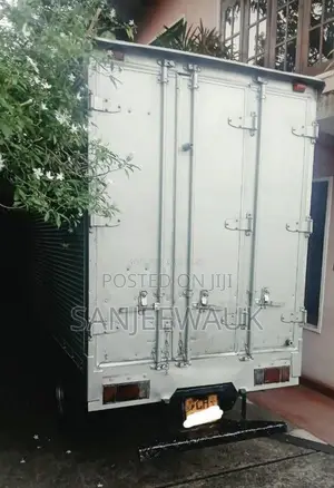 Isuzu NKR 2003 Lorry (Used)