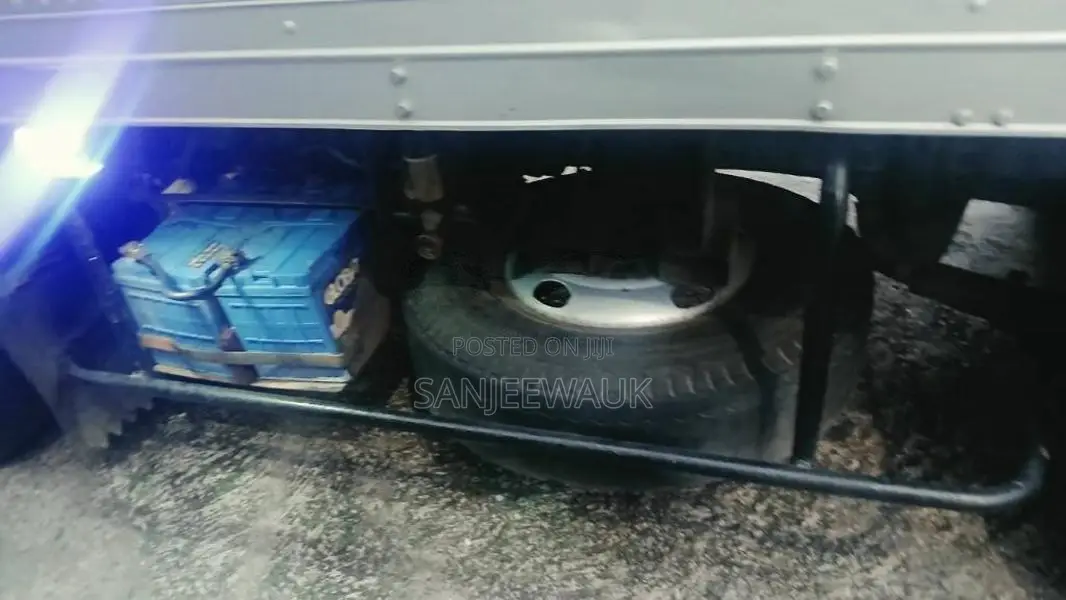 Isuzu NKR 2003 Lorry (Used)