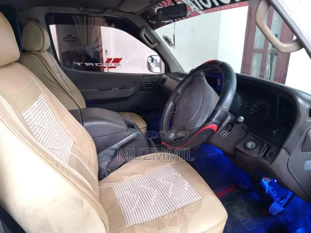 Toyota Dolphin 1993 Van (Used)