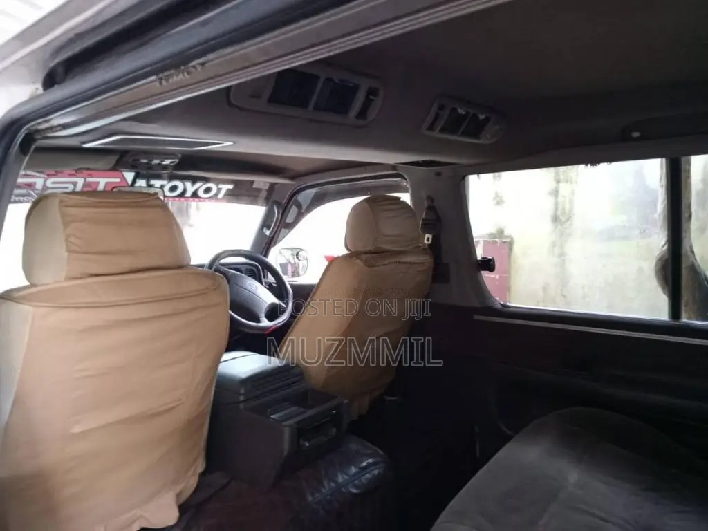Toyota Dolphin 1993 Van (Used)