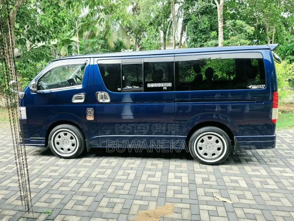 Toyota Kdh Super Gl 2011 Van (Used)