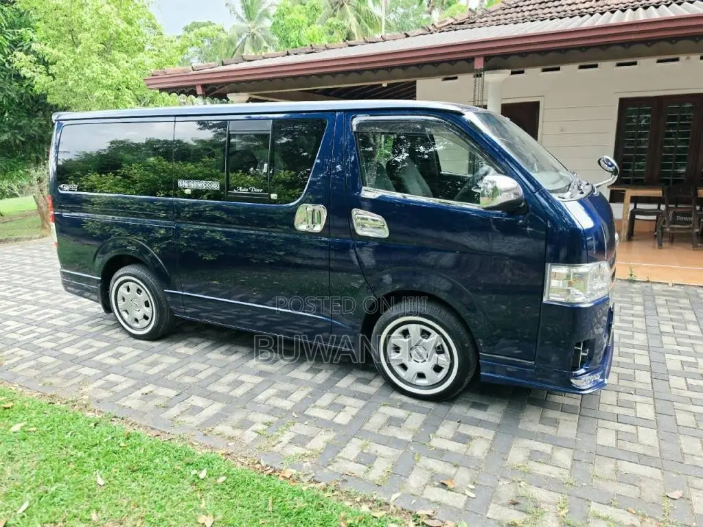 Toyota Kdh Super Gl 2011 Van (Used)