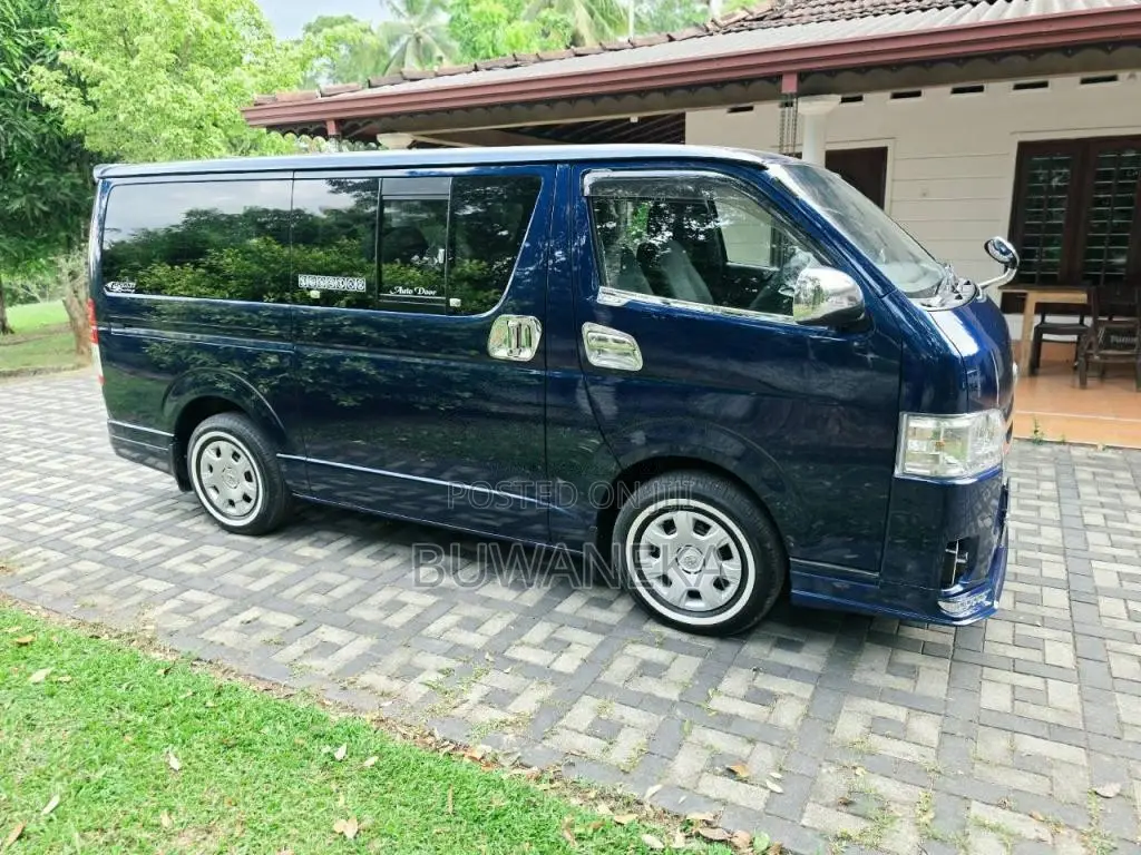 Toyota Kdh Super Gl 2011 Van (Used)