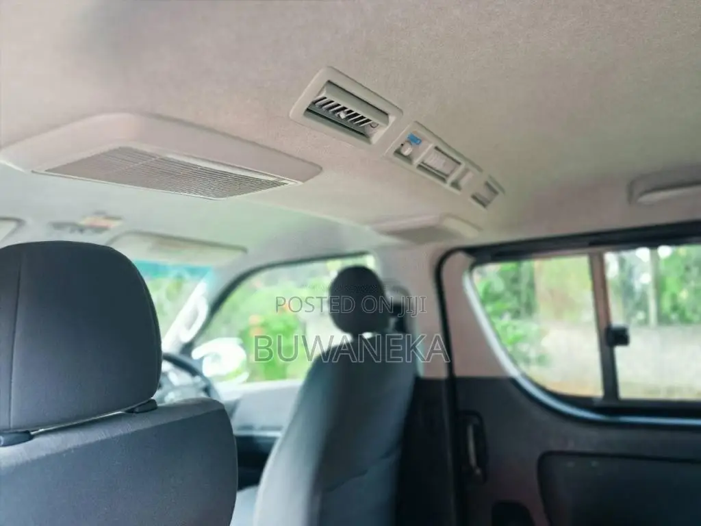 Toyota Kdh Super Gl 2011 Van (Used)