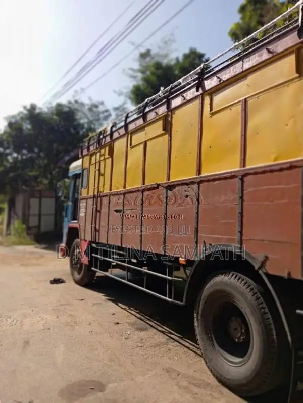 Ashok-Leyland Tusker 1995 Lorry (Used)