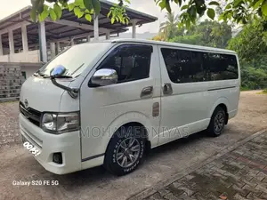 Toyota KDH 200 2007 Van (Used)