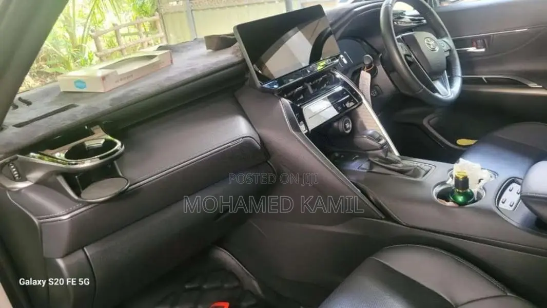 Toyota Harrier 2024 SUV (Used)