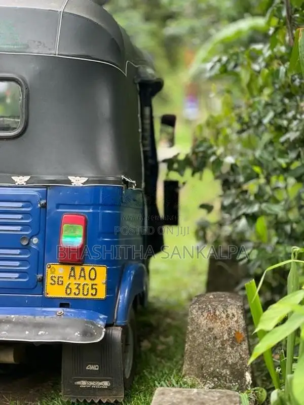 Bajaj RE 205 2014 Three Wheel (Used)