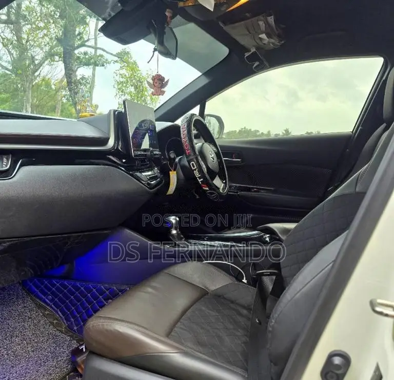 Toyota CHR 2018 SUV (Used)