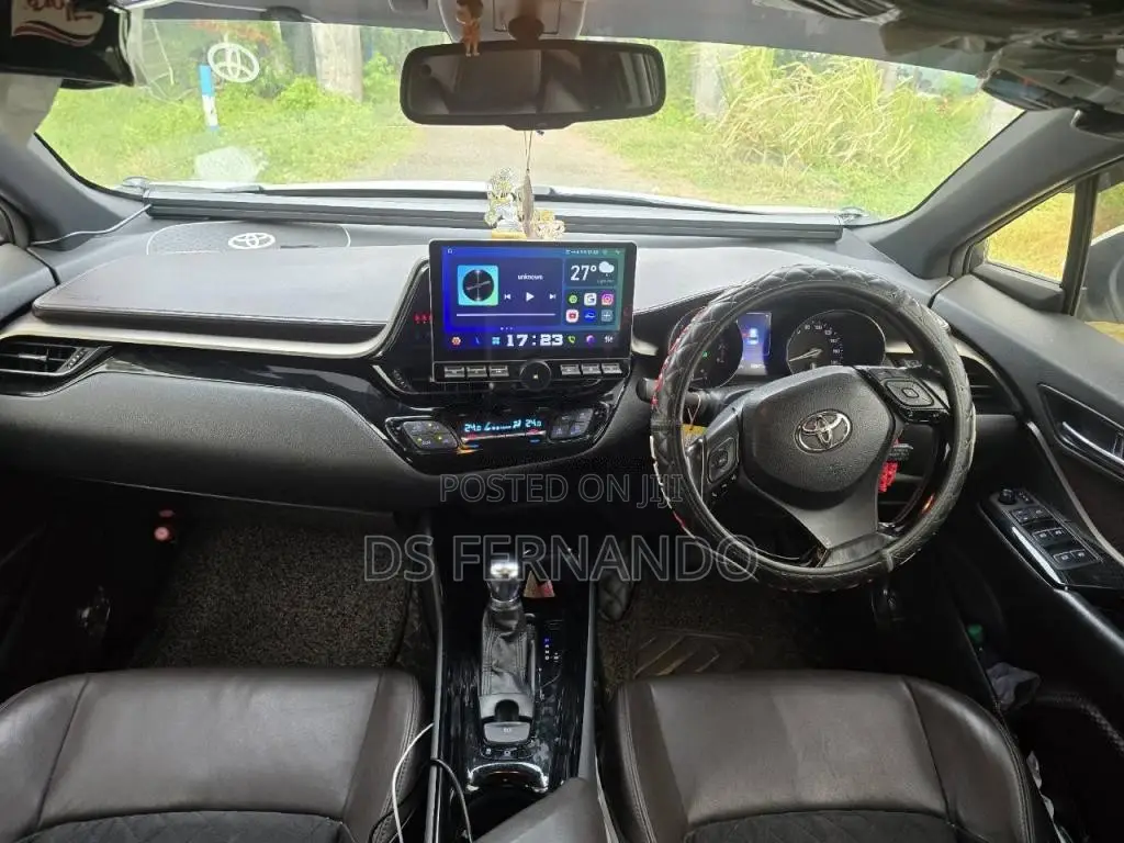 Toyota CHR 2018 SUV (Used)
