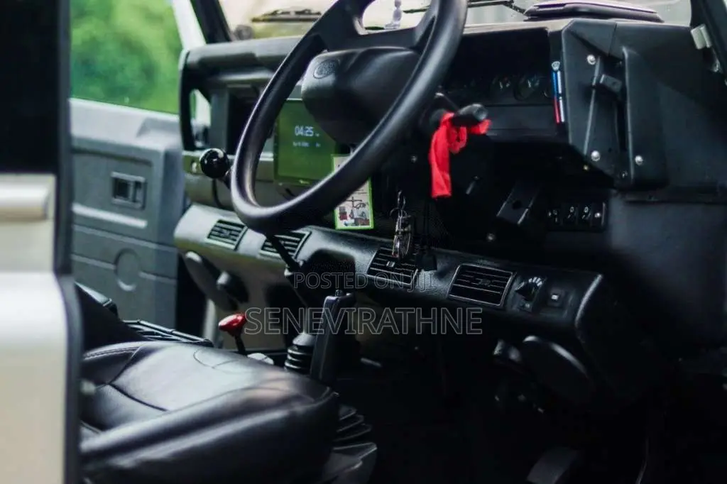 Land-Rover Defender 1998 SUV (Used)