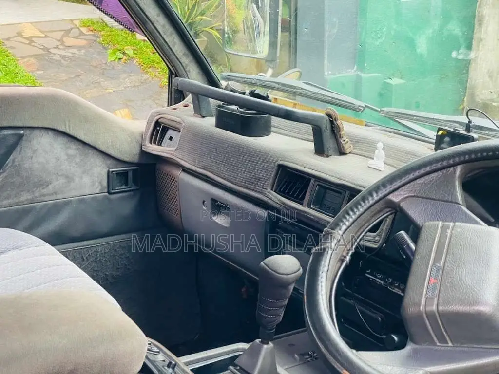 Mitsubishi Po15 1991 Van (Used)