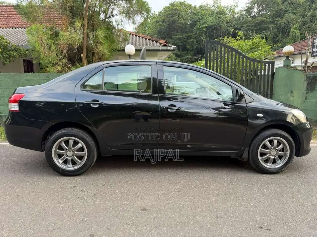 Toyota YARIS Belta 121 2011 Car (Used)