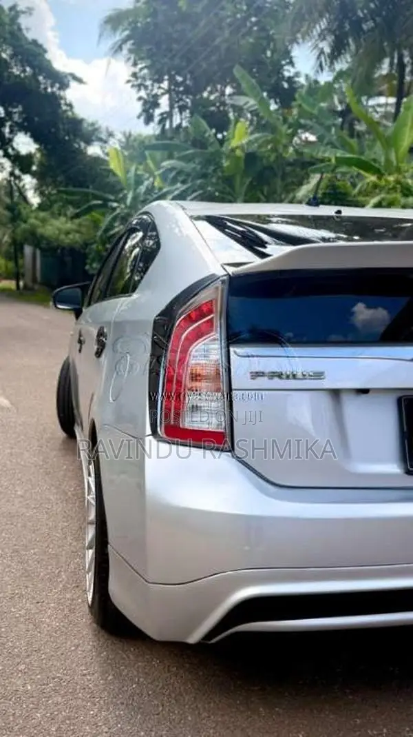 Toyota Prius G Grade 2014 Car (Used)