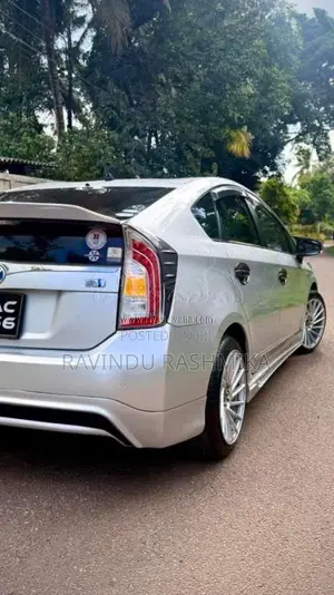 Toyota Prius G Grade 2014 Car (Used)