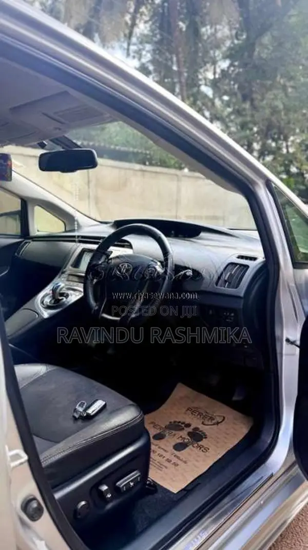 Toyota Prius G Grade 2014 Car (Used)